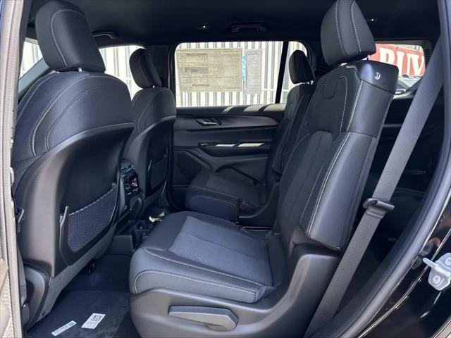 2026 Jeep Grand Cherokee L Laredo 4x2