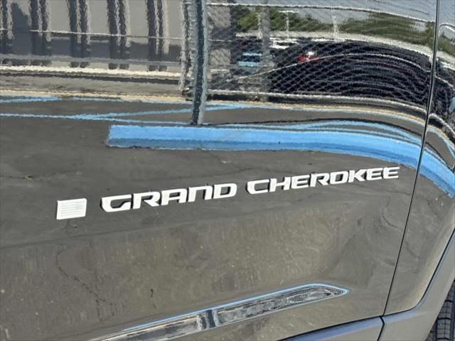 2026 Jeep Grand Cherokee L Laredo 4x2