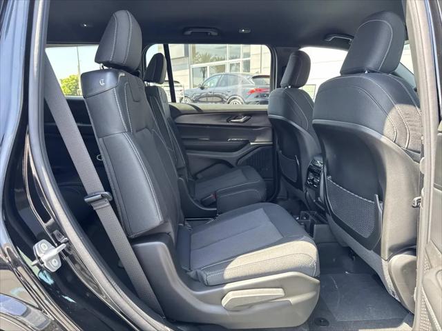 2026 Jeep Grand Cherokee L Laredo 4x2