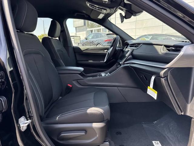 2026 Jeep Grand Cherokee L Laredo 4x2