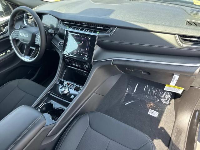 2026 Jeep Grand Cherokee L Laredo 4x2