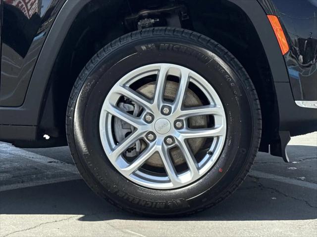 2026 Jeep Grand Cherokee L Laredo 4x2