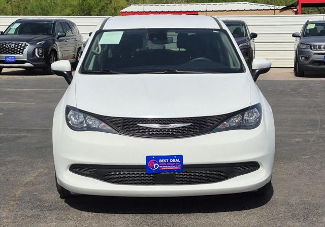 2023 Chrysler Voyager LX