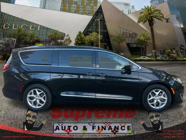 2017 Chrysler Pacifica Touring-L Plus
