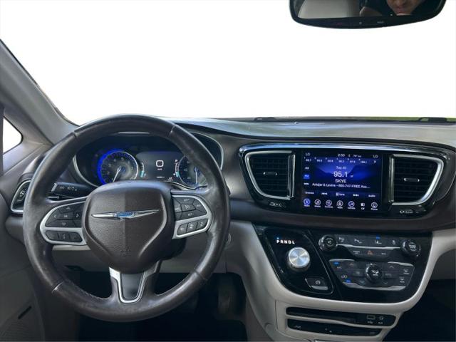 2017 Chrysler Pacifica Touring-L Plus