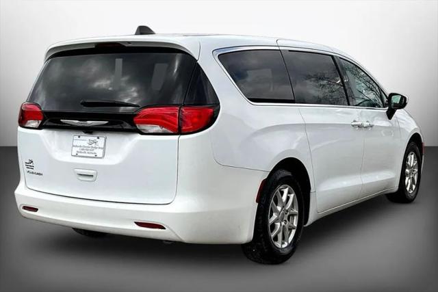 2023 Chrysler Voyager LX