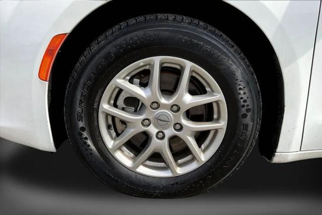 2023 Chrysler Voyager LX