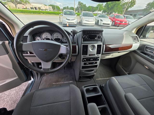 2010 Chrysler Town & Country Touring
