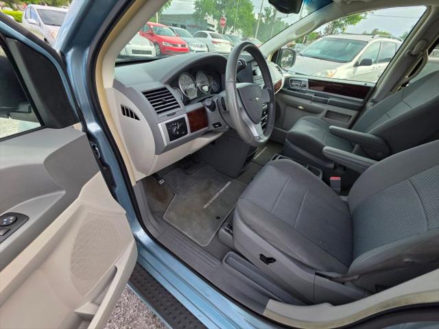2010 Chrysler Town & Country Touring