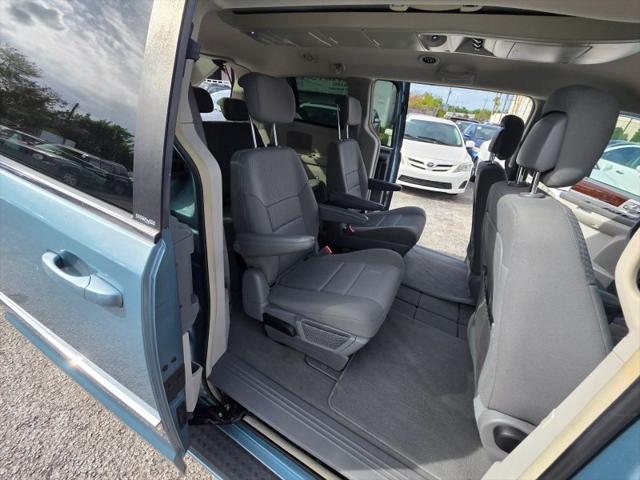 2010 Chrysler Town & Country Touring