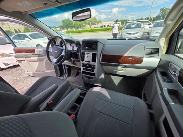 2010 Chrysler Town & Country Touring