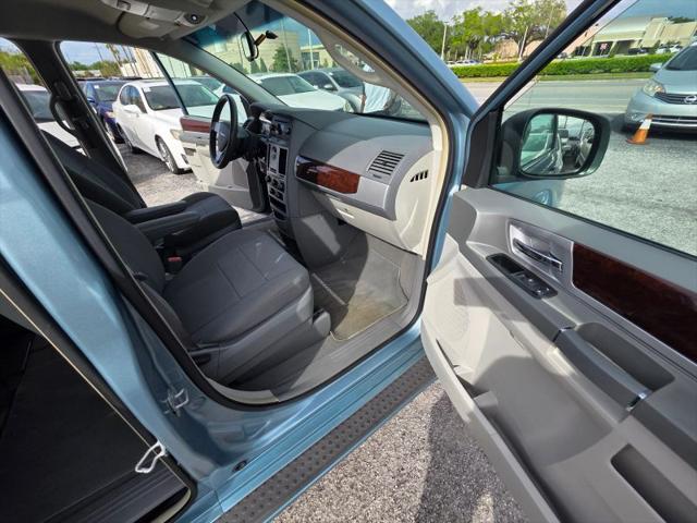 2010 Chrysler Town & Country Touring
