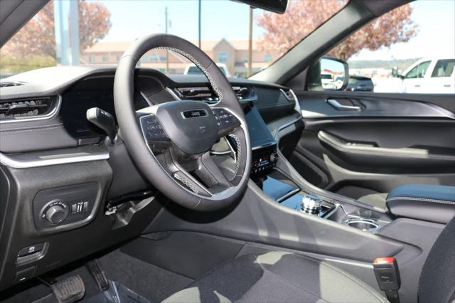 2026 Jeep Grand Cherokee L Laredo 4x4