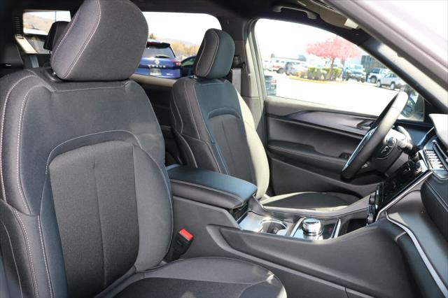2026 Jeep Grand Cherokee L Laredo 4x4