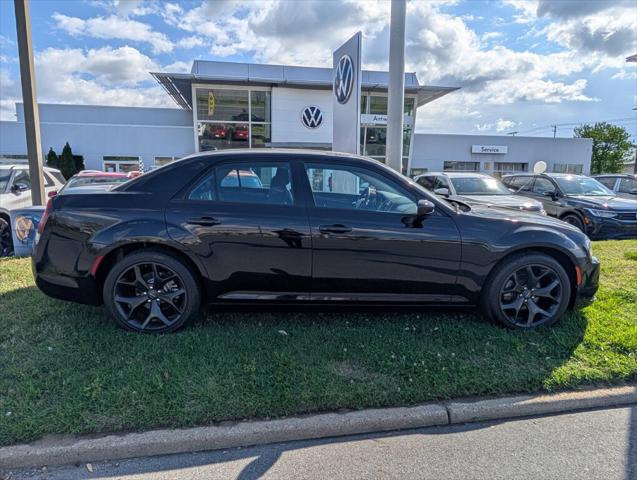 2022 Chrysler 300 Touring 2022 Chrysler 300 Touring