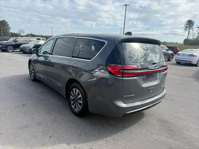 2022 Chrysler Pacifica Hybrid Touring L