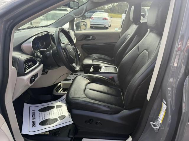 2022 Chrysler Pacifica Hybrid Touring L