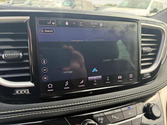 2022 Chrysler Pacifica Hybrid Touring L