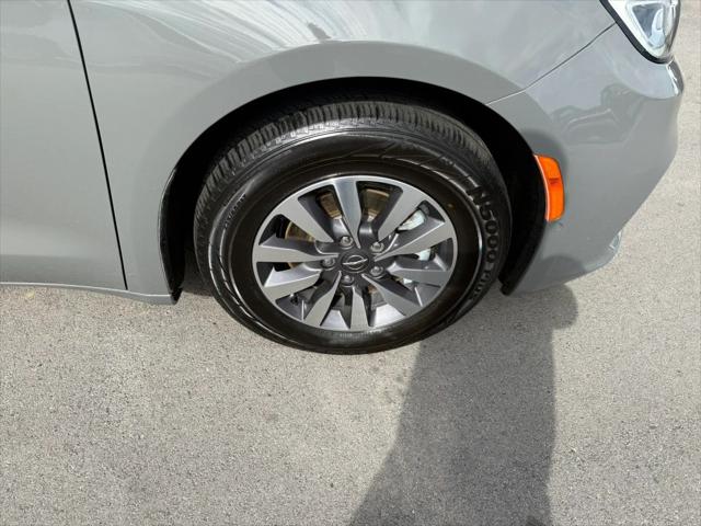 2022 Chrysler Pacifica Hybrid Touring L
