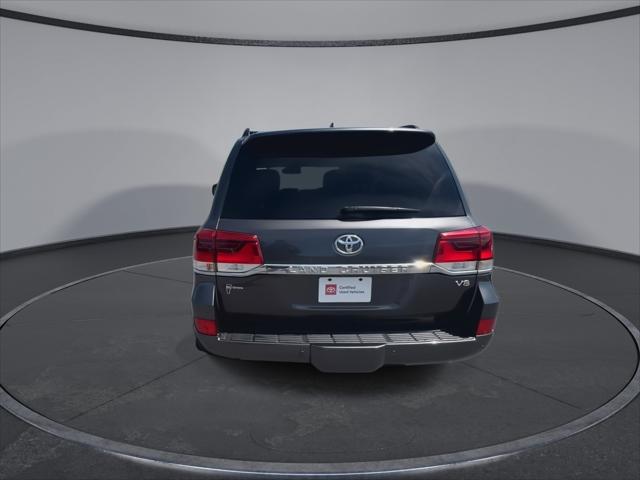 2017 Toyota Land Cruiser Base
