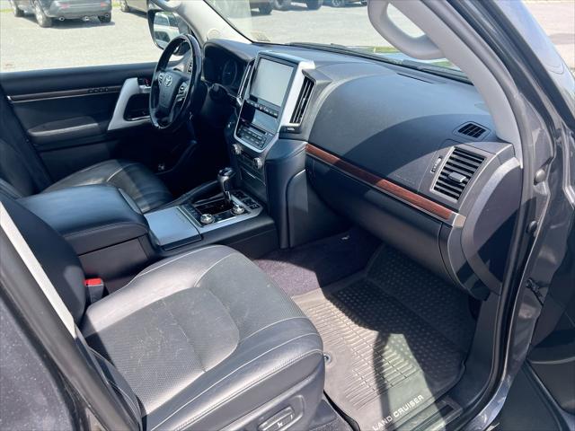 2017 Toyota Land Cruiser Base