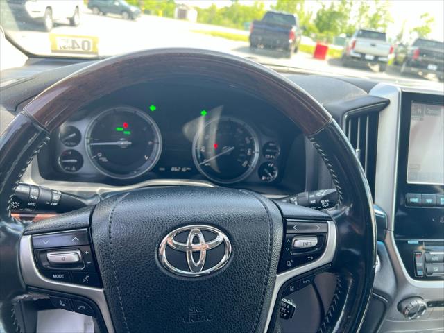 2017 Toyota Land Cruiser Base