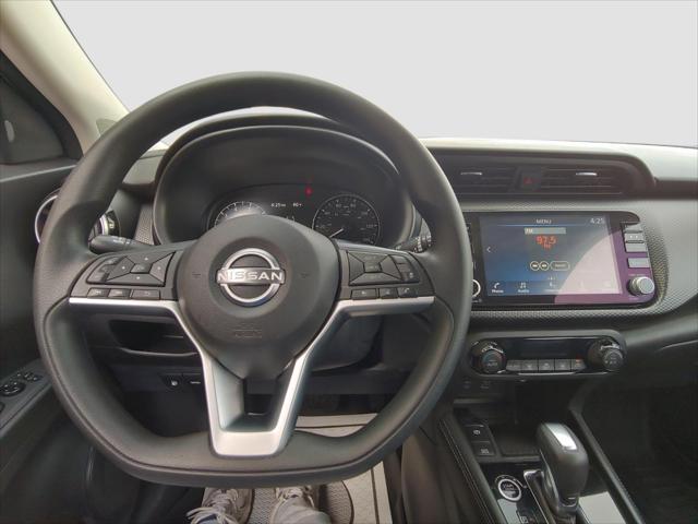 2022 Nissan Kicks SV Xtronic CVT