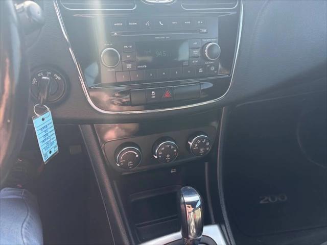 2011 Chrysler 200 Touring
