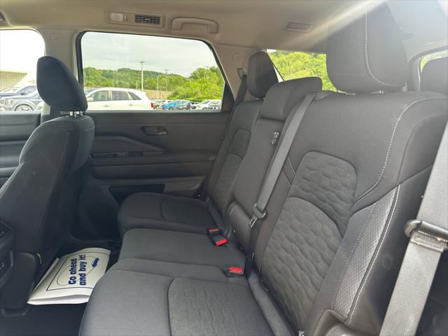 2025 Nissan Pathfinder SV 4WD