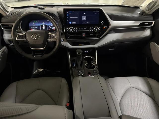 2024 Toyota Highlander Platinum