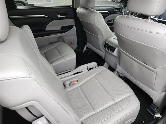 2016 Toyota Highlander Limited V6