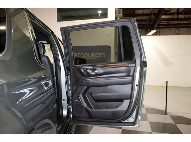 2023 Chevrolet Suburban 4WD Premier