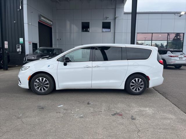 2024 Chrysler Pacifica Hybrid Select