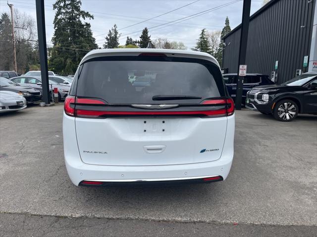 2024 Chrysler Pacifica Hybrid Select