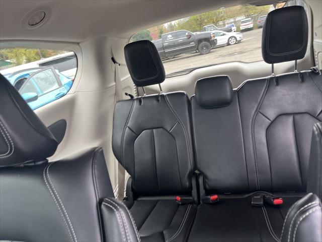 2024 Chrysler Pacifica Hybrid Select