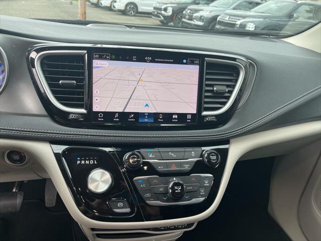 2024 Chrysler Pacifica Hybrid Select