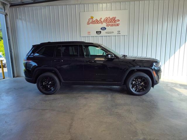 2026 Jeep Grand Cherokee GRAND CHEROKEE LAREDO ALTITUDE 4X4 2026 Jeep Grand Cherokee GRAND CHEROKEE LAREDO ALTITUDE 4X4