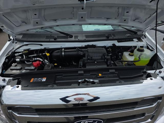2027 Ford E-Series Cutaway Base