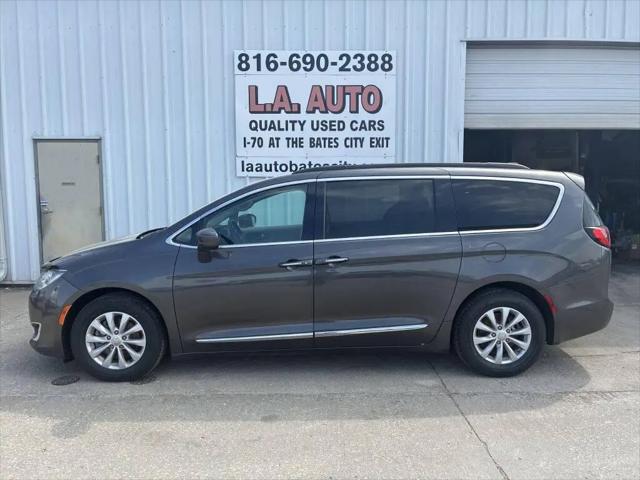 2017 Chrysler Pacifica Touring-L for sale in BATES CITY, MO