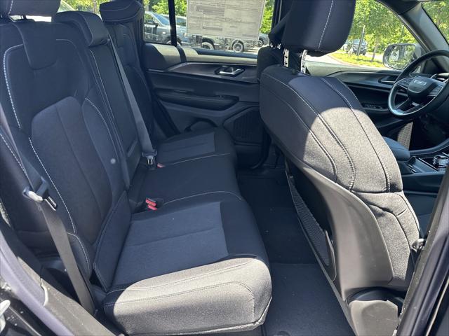 2026 Jeep Grand Cherokee Altitude 4x2