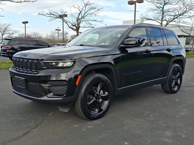 2023 Jeep Grand Cherokee Altitude 4x4 2023 Jeep Grand Cherokee Altitude 4x4