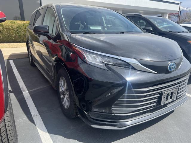 2023 Toyota Sienna LE
