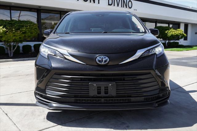 2023 Toyota Sienna LE