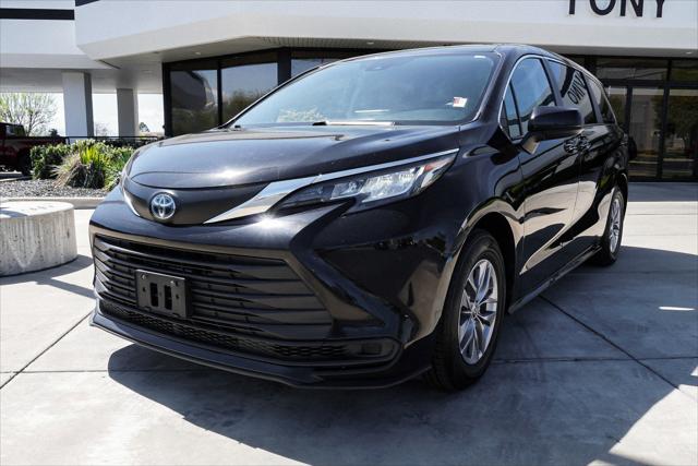 2023 Toyota Sienna LE