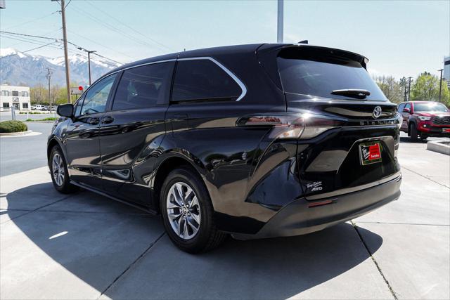 2023 Toyota Sienna LE