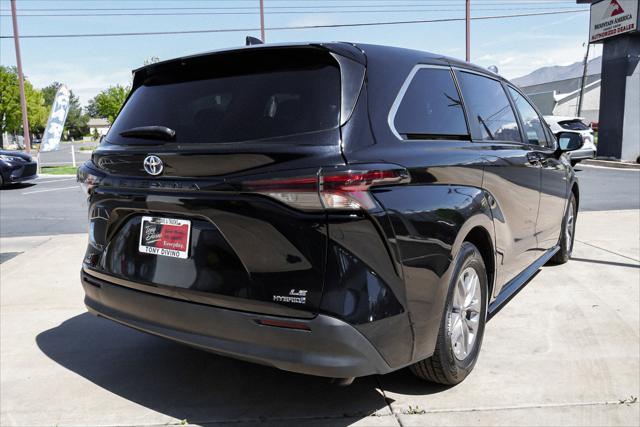 2023 Toyota Sienna LE