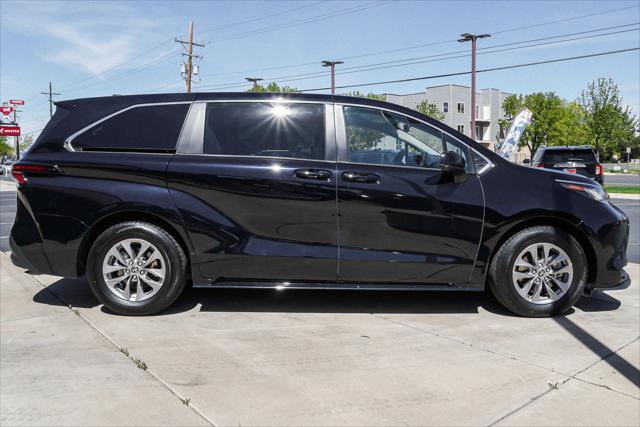 2023 Toyota Sienna LE