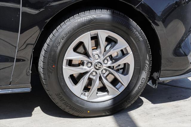 2023 Toyota Sienna LE