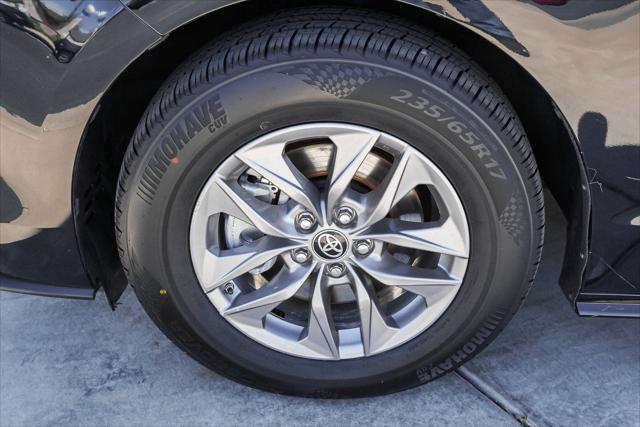 2023 Toyota Sienna LE