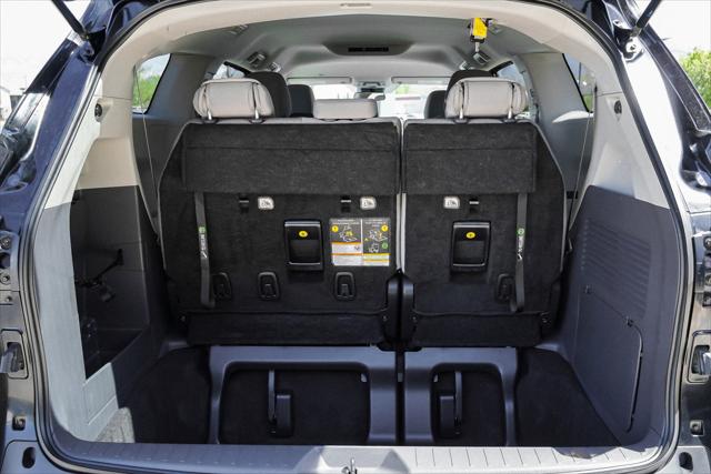2023 Toyota Sienna LE